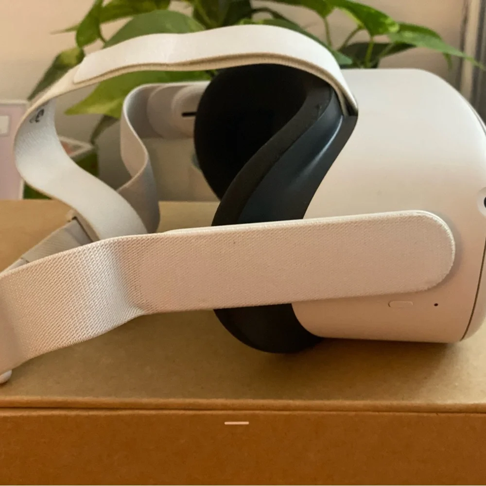 Oculus White VR Headset